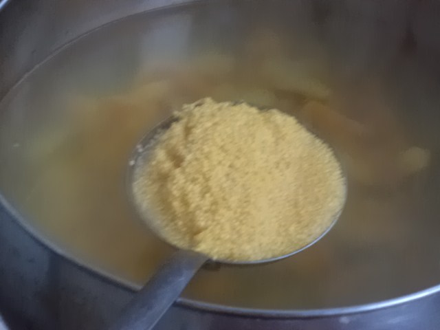 红薯桂圆小米粥步骤5