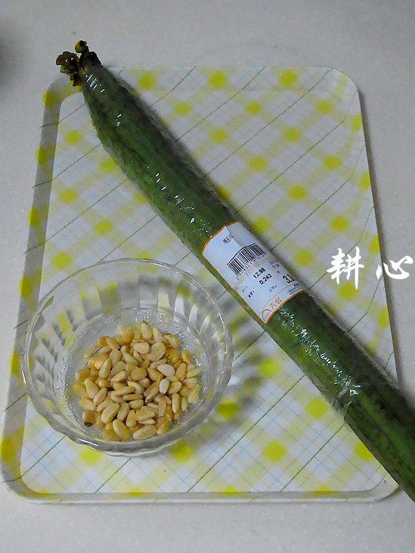 松子仁烩丝瓜步骤1