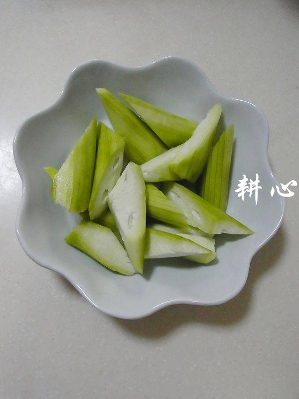 松子仁烩丝瓜步骤3