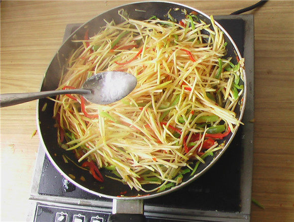 双椒红薯丝步骤10