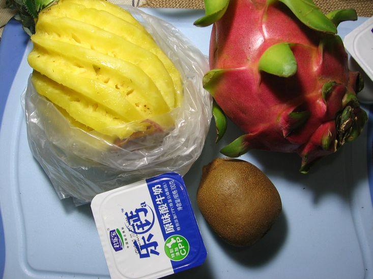 火龙果酸奶船步骤1