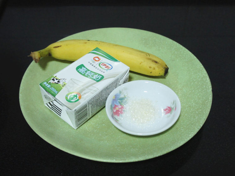 香蕉牛奶饮步骤1