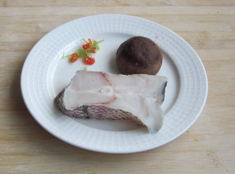 香菇蒸鳕鱼步骤1