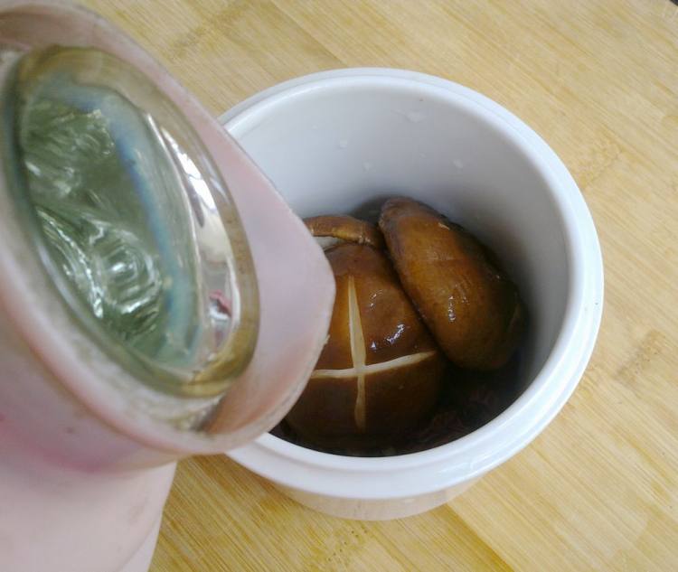 大枣香菇汤步骤5