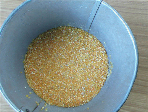 香蕉红薯玉米粥步骤1