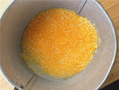 香蕉红薯玉米粥步骤2