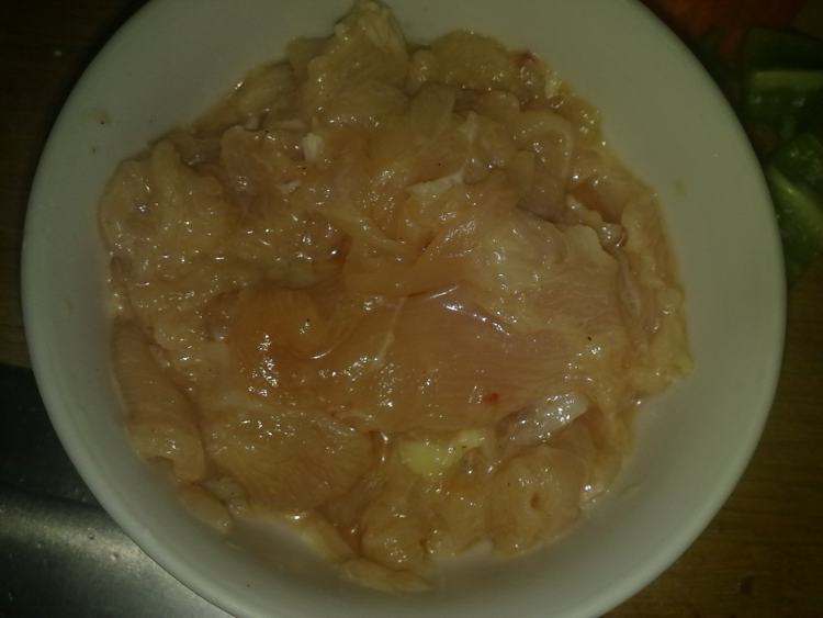蘑菇炒鸡肉步骤4