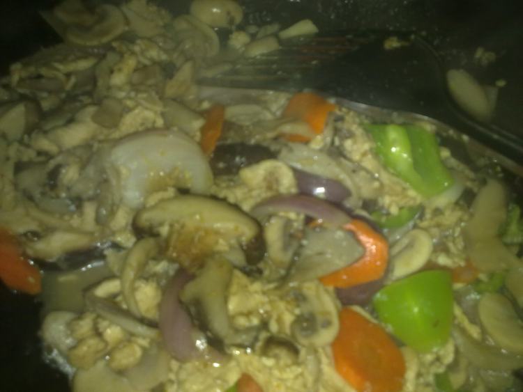 蘑菇炒鸡肉步骤9