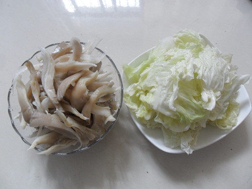 平菇烧白菜步骤1