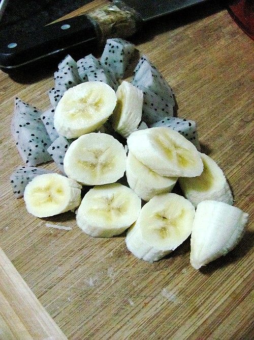 香蕉火龙果汁步骤2