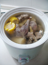 甘蔗粟米鸭腿汤步骤6