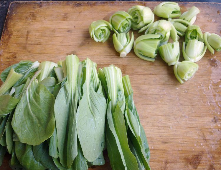 花样香菇炒油菜步骤1
