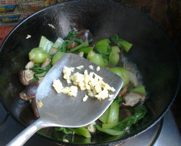 花样香菇炒油菜步骤10