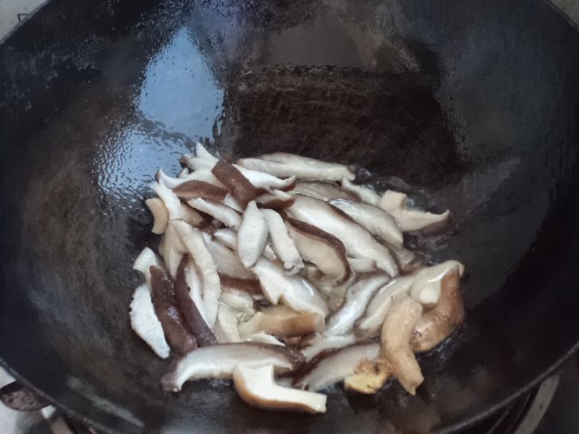 香菇油麦菜步骤4