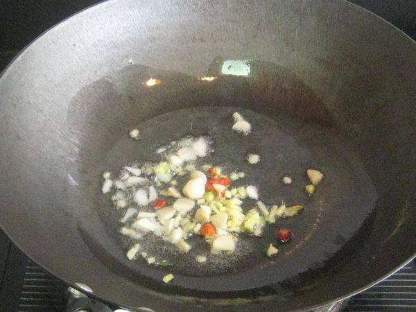 香菇末烧碎肉步骤2