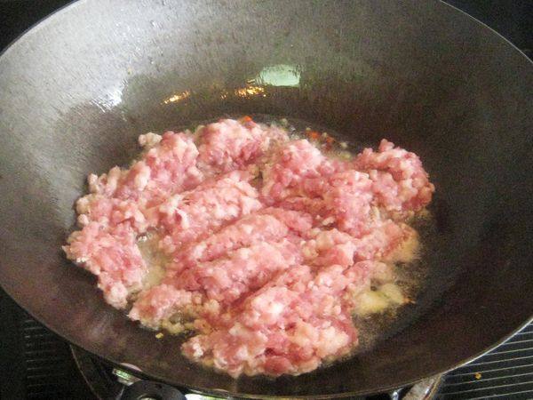 香菇末烧碎肉步骤3