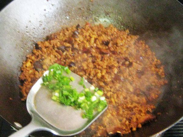 香菇末烧碎肉步骤8