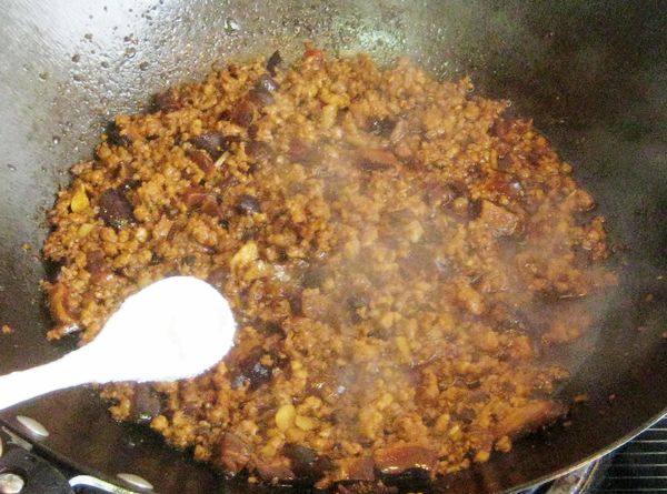 香菇末烧碎肉步骤7