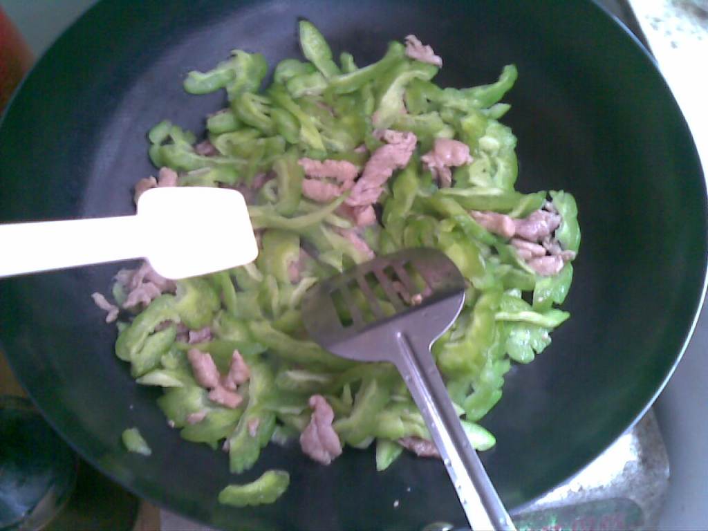 苦瓜炒瘦肉步骤7