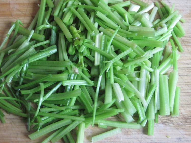 芹菜回锅肉步骤3