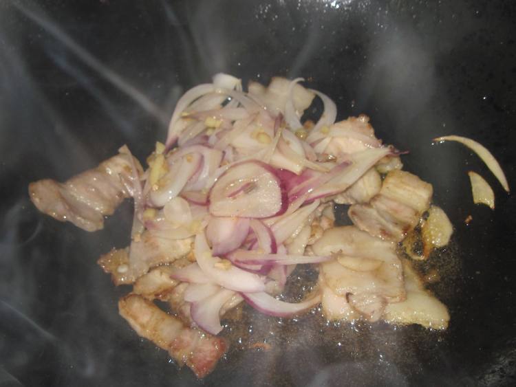 芹菜回锅肉步骤7