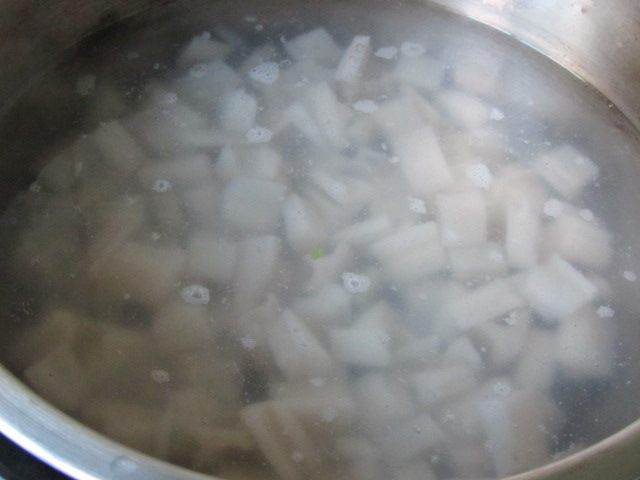 芹菜瘦肉炒藕丁步骤4