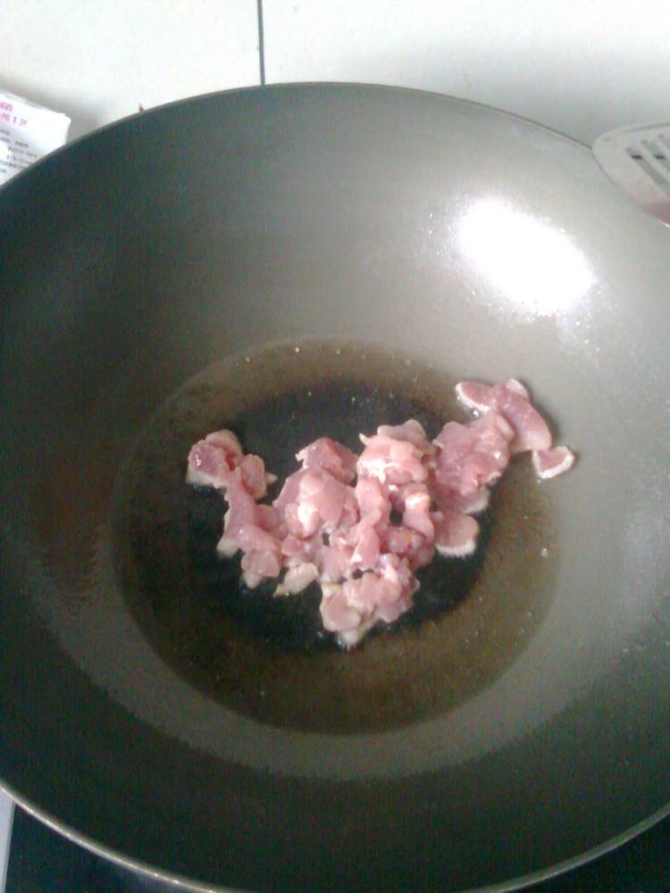 肉片炒苦瓜步骤2