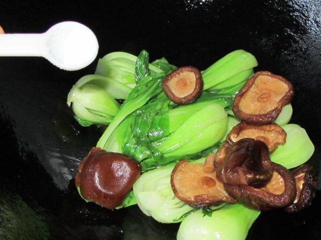 香菇快炒青菜步骤8