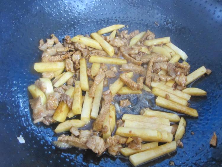 白菜炒土豆步骤5