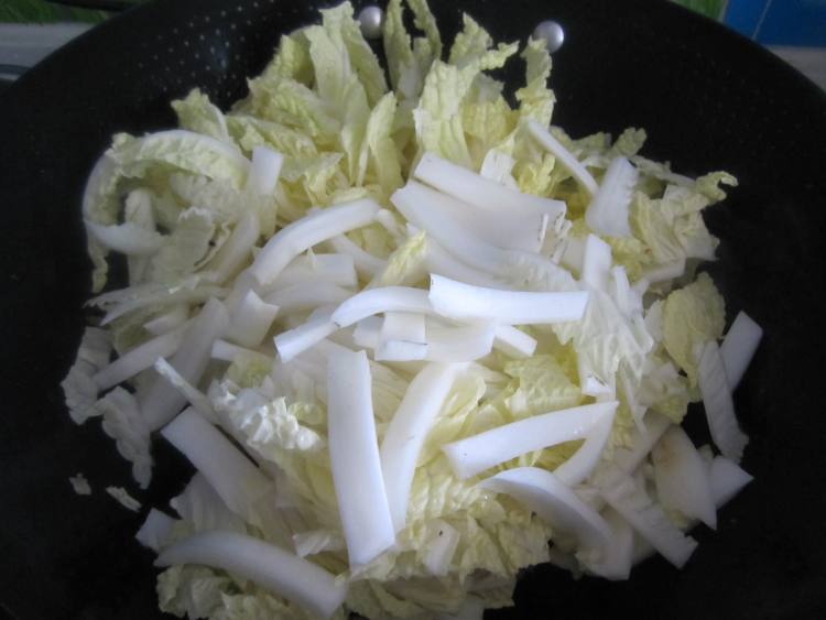白菜炒土豆步骤6