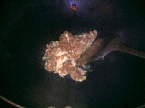 木耳胡萝卜炒肉片步骤2