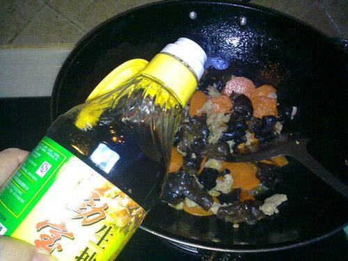 木耳胡萝卜炒肉片步骤6