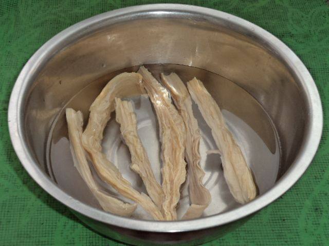 腐竹香菇炒黄瓜步骤1