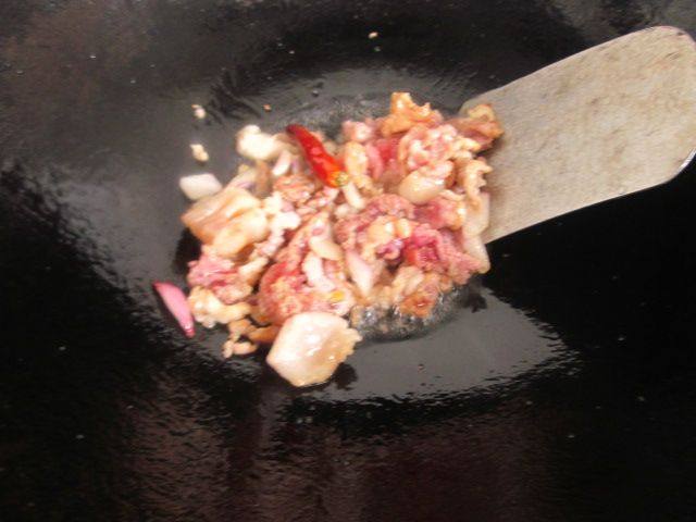 芹菜小炒肉步骤3