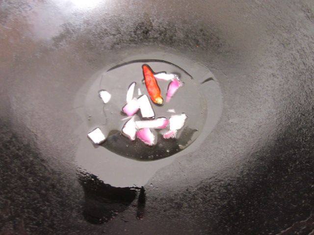 芹菜小炒肉步骤2