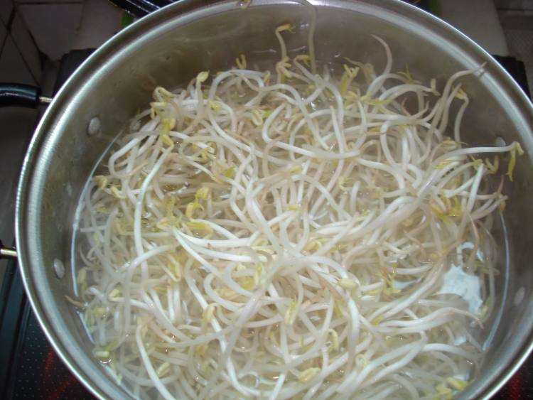 黑木耳拌绿豆芽步骤5