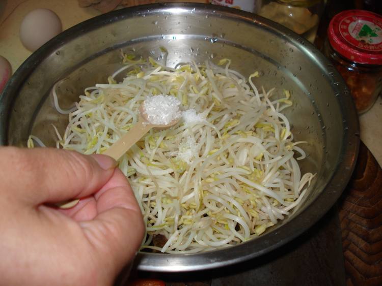 黑木耳拌绿豆芽步骤8