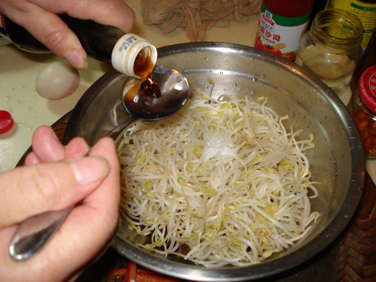 黑木耳拌绿豆芽步骤9