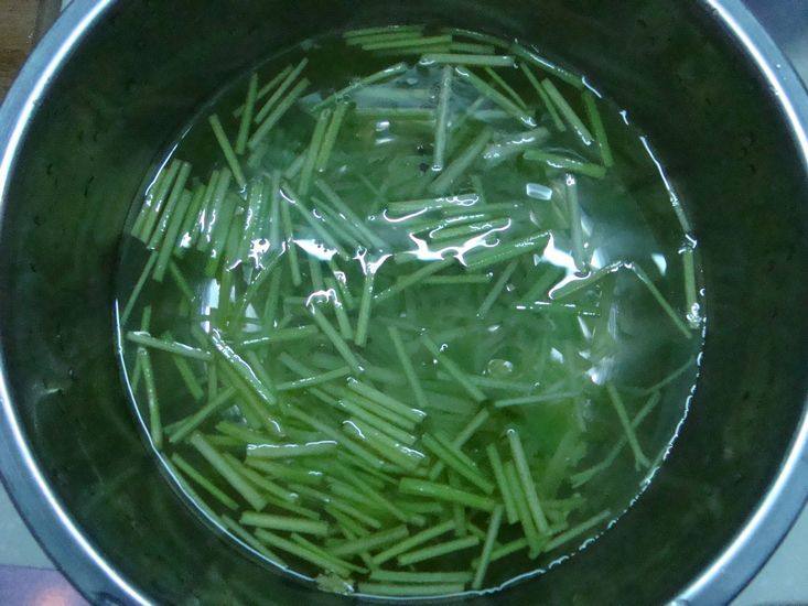 香芹拌木耳步骤5