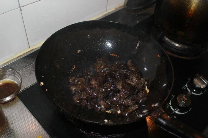 黑木耳炒鸡蛋步骤4