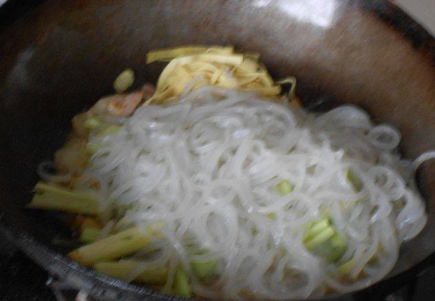 干豆腐炒肉片芹菜步骤6