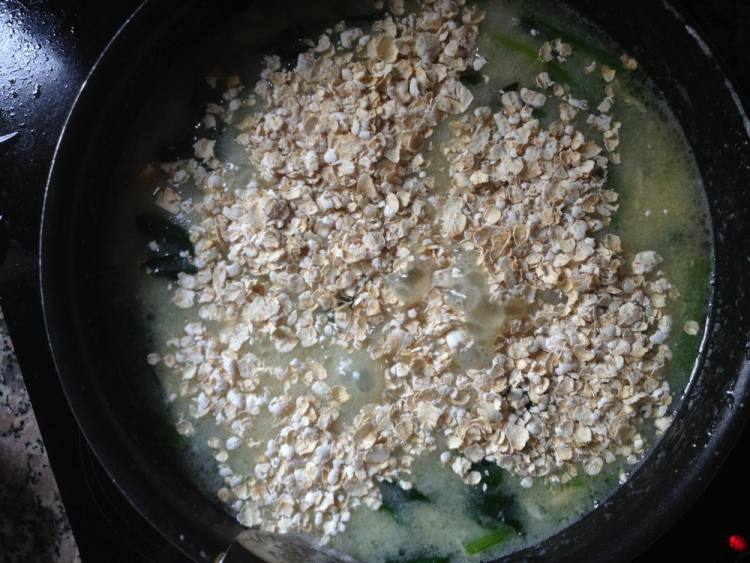 菠菜燕麦粥步骤7