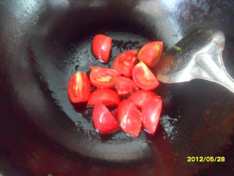 西红柿炒芹菜步骤6