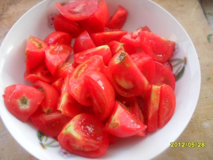 西红柿炒芹菜步骤4