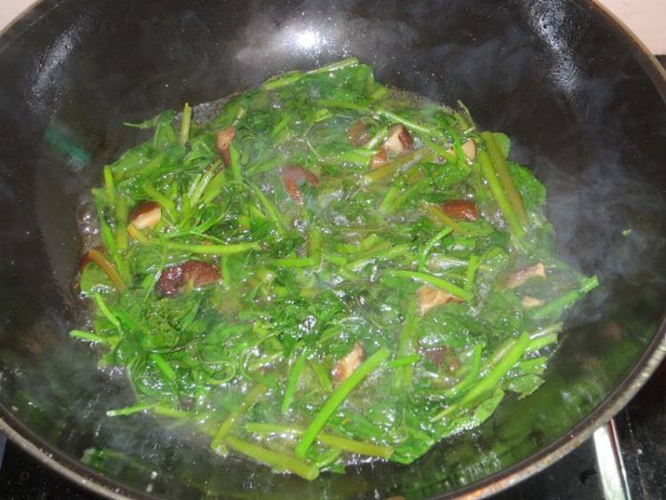 香菇烩苋菜步骤6