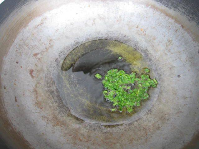 韭菜鸡蛋打卤面步骤2