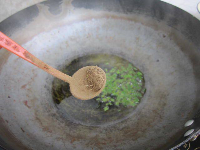 韭菜鸡蛋打卤面步骤3