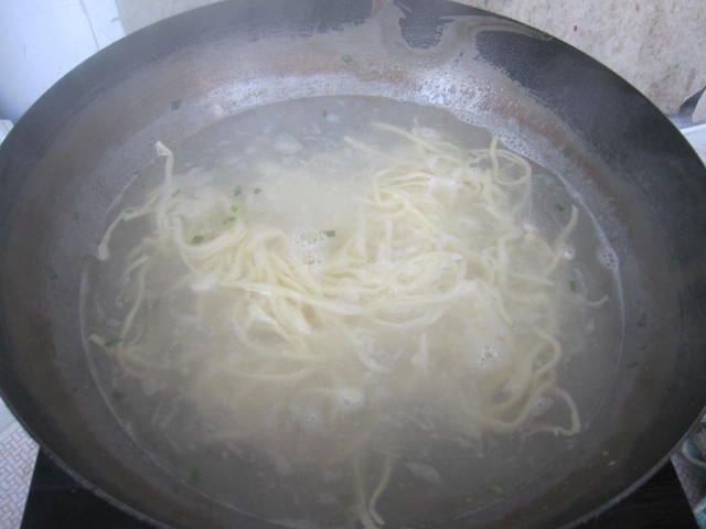 韭菜鸡蛋打卤面步骤8