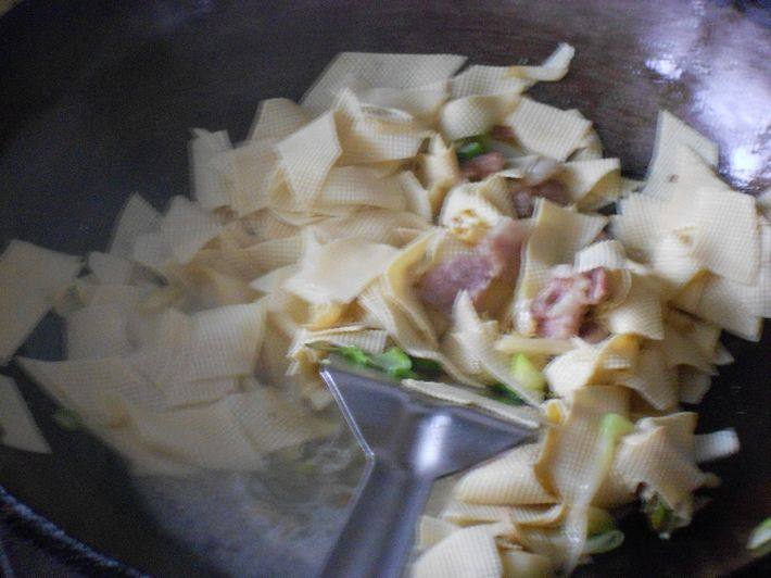 肉炒白菜干豆腐步骤3