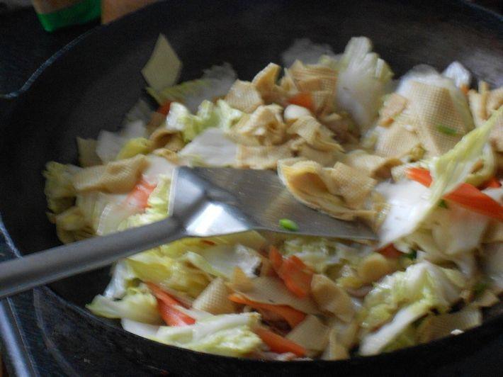 肉炒白菜干豆腐步骤5